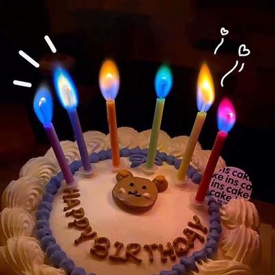 パーティの飾り付けや誕生日祝いのためのクリエイティブな虹の炎のろうそく